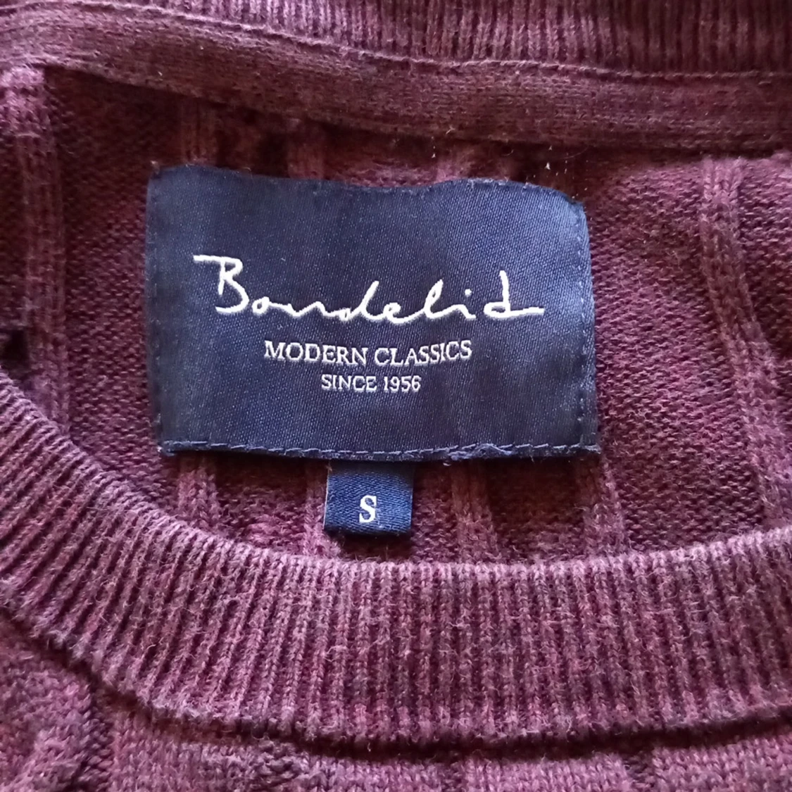 Vinröd kabelstickad tröja - Bondelid, stl S - 1