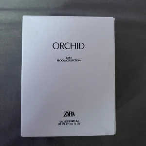 Zara Orchid Bloom Collection parfym - Zara Orchid från Bloom Collection är en Eau de Parfum i en stilren vit förpackning. Flaskan rymmer 30 ml. Ord pris är 109 och säljer för 70. Den är helt ny och oanvänd 