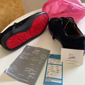  Louboutins  - Svarta Louboutins storlek 42 