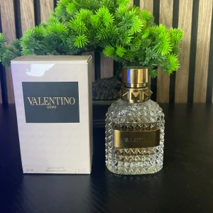 Valentino Uomo Eau de Toilette 50ml - Skriv för mer information och pris kan diskuteras.             Samples kommer med varje köp