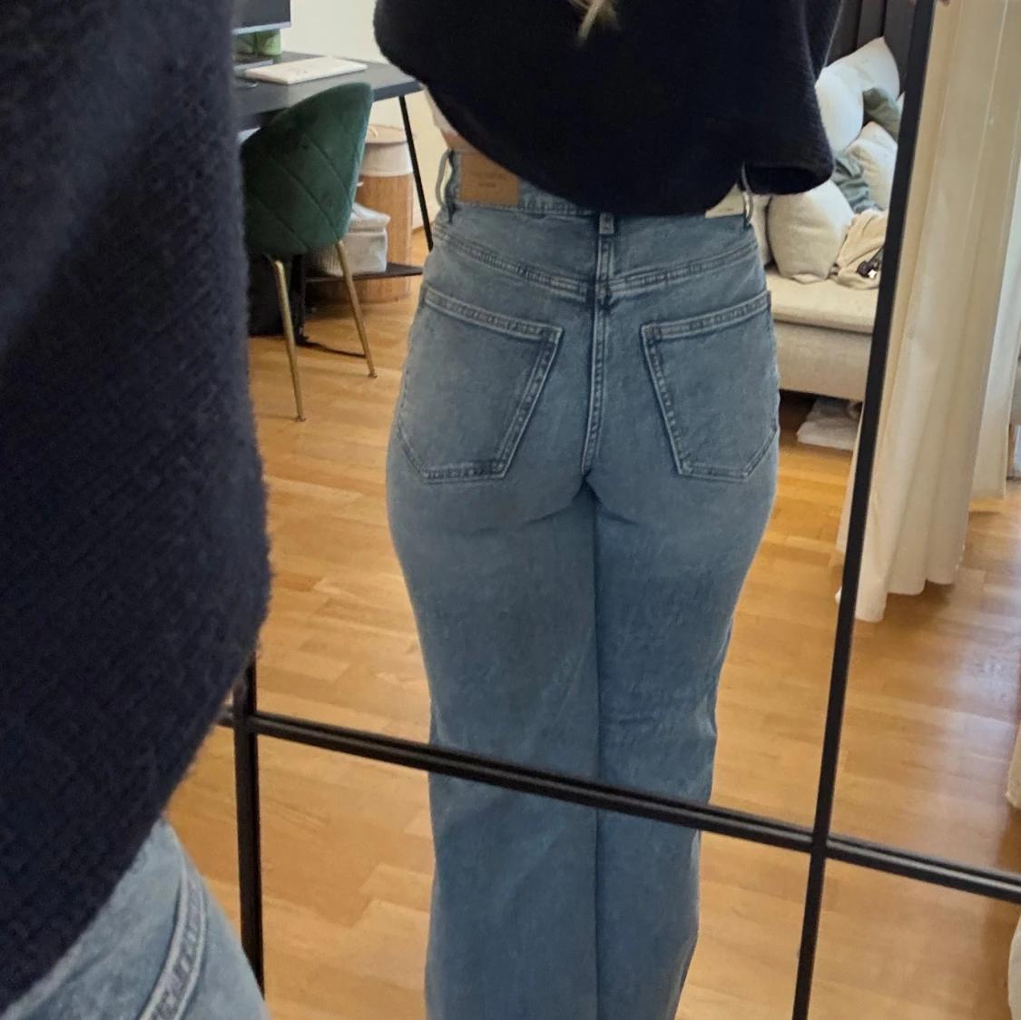 Blå wide jeans från Gina  - 2