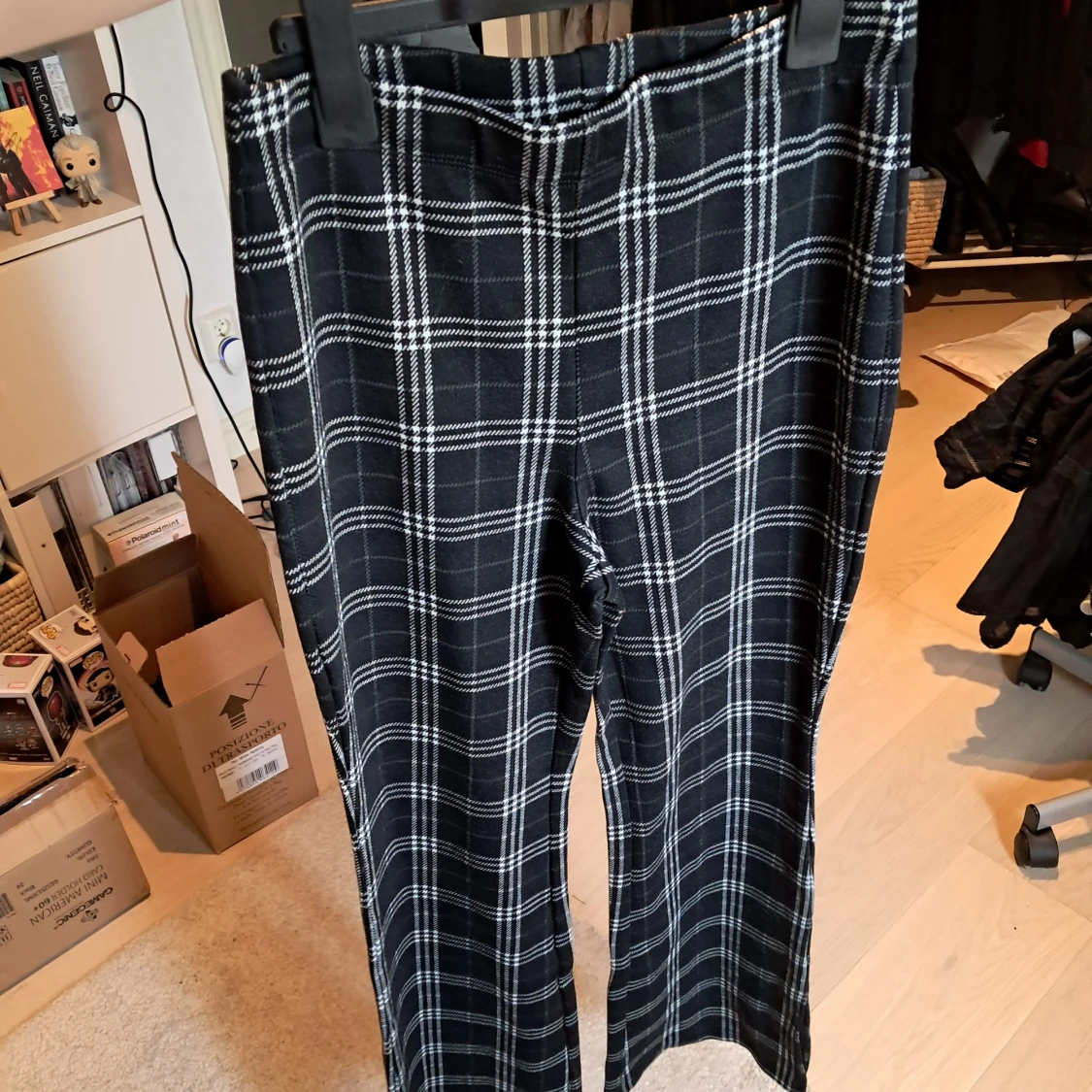 Svarta rutiga bootcut-byxor H&M - 3