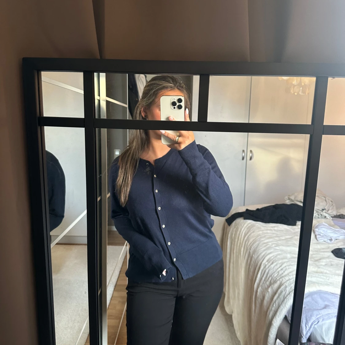 Mörkblå kofta med knappar