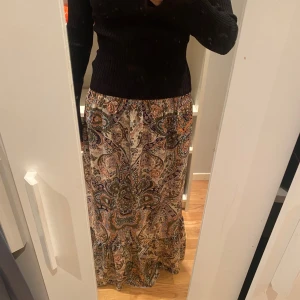 Mönstrad långkjol - Superfin mönstrad långkjol med resår i midjan från shein. 