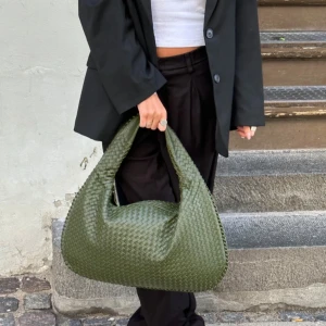 Bottega liknande väska - Väska i skinnimitation, mycket bra skick