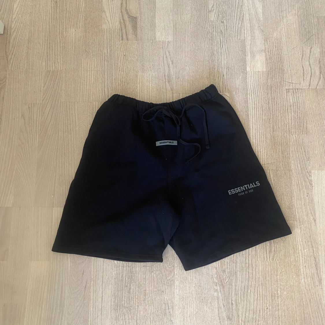 Svarta shorts från Essentials