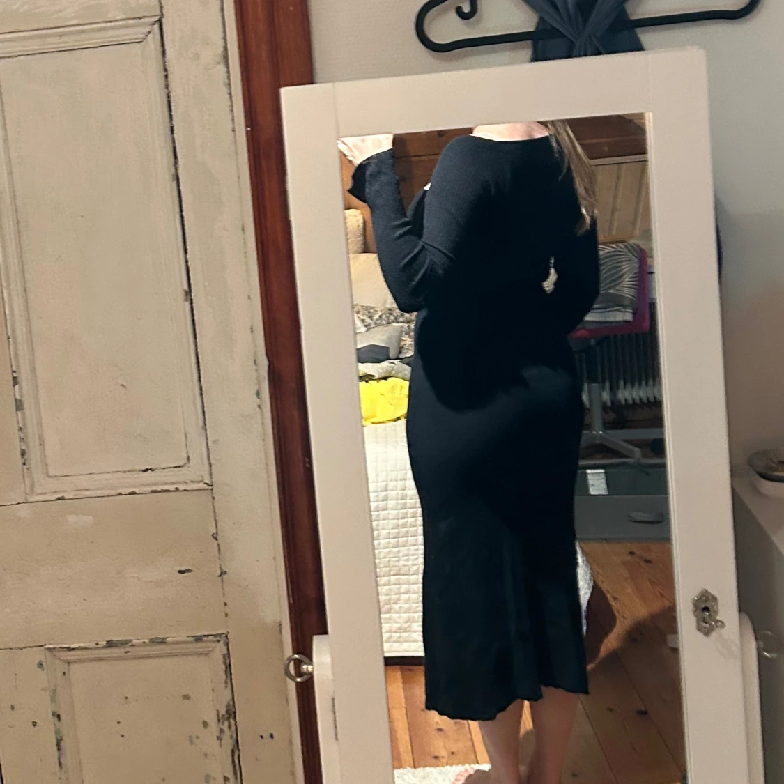 Svart ribbad långklänning BikBok - 1