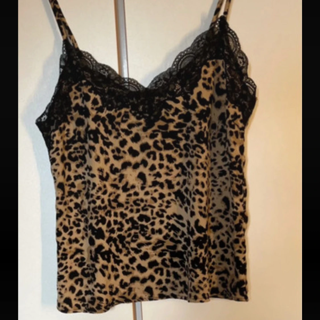 Leopardmönstrad linnetopp från Pieces - 1