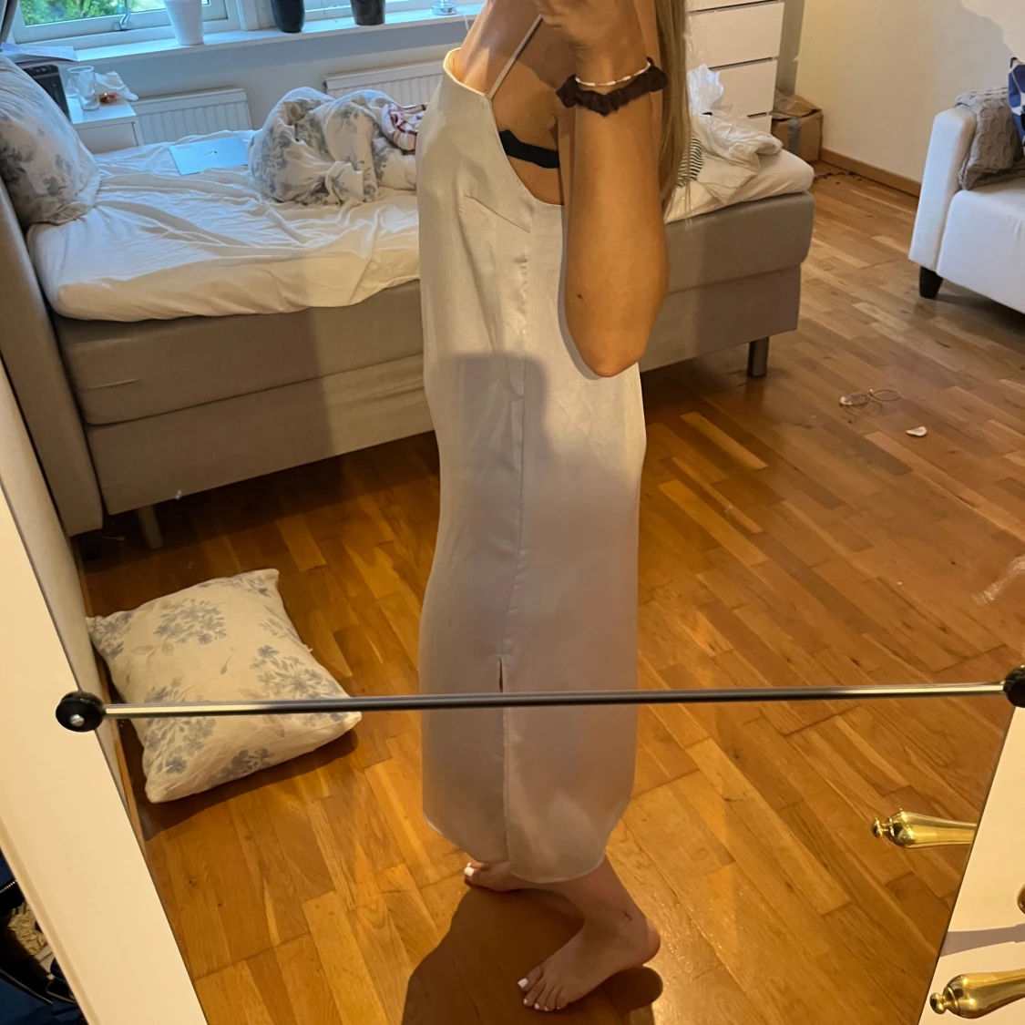  satinklänning från H&M - 2