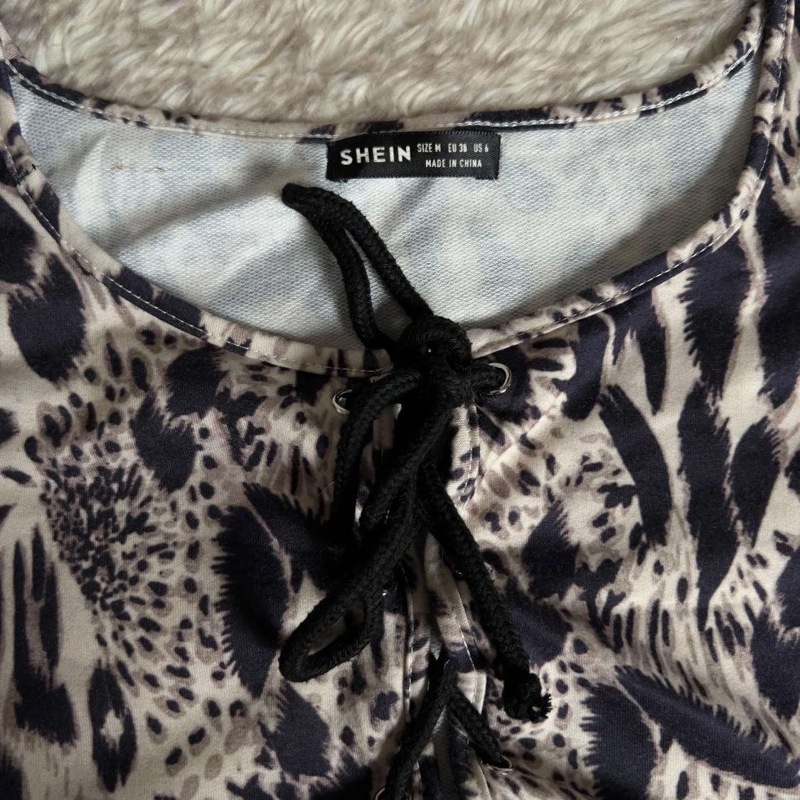 Leopardmönstrad snörad topp  - 1