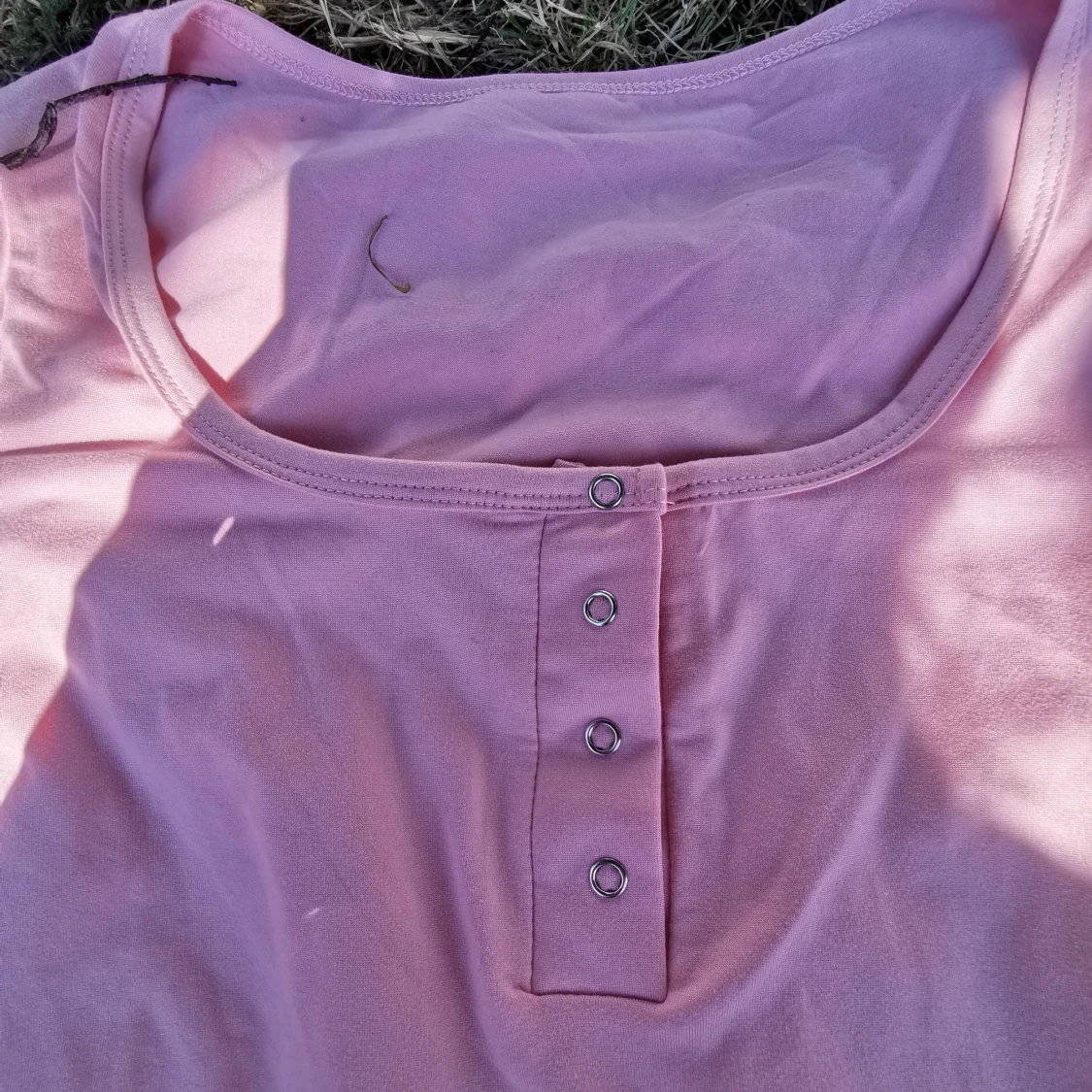 Rosa topp med knappar från Shein - 1