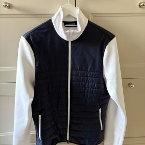 J.lindeberg jacka - Snygg jlindeberg jacka, perfekt till en kallare golfrunda eller en vårdag.