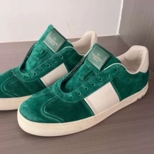 Intressekoll - Kollar intresset på dessa as snygga Valentino rockstud skor i stl 41 men passar 42 också då de är små i stl!! 💓💓as snygga till våren