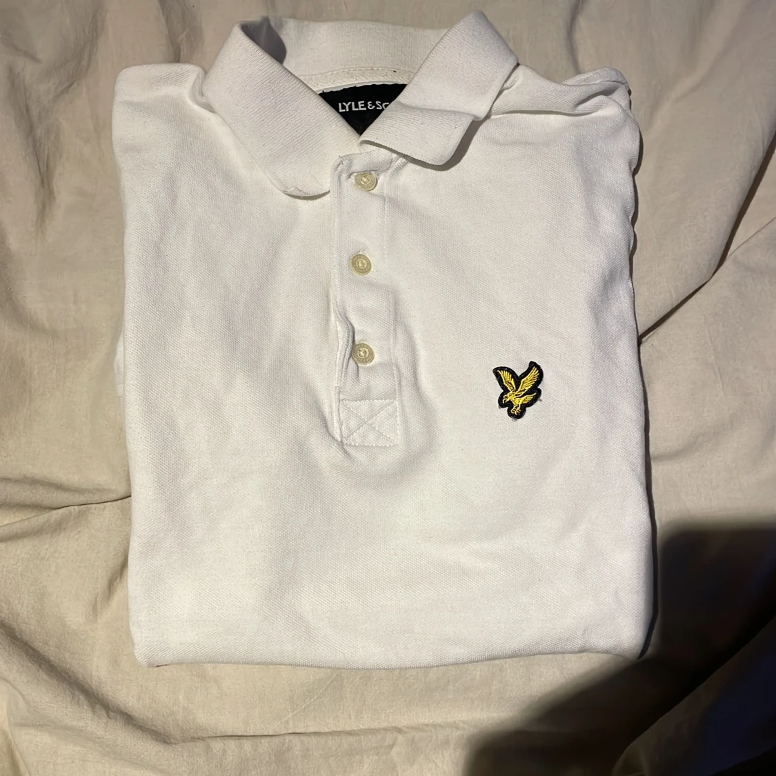 Vit pikétröja från Lyle & Scott