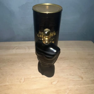 Le male le parfum sample - En riktigt fin vinterdoft från jean Paul gaultier. Pris | 1 ml 55 kr || 3 ml 120 kr || 5 ml 190 kr.                   Hör av vid intresse