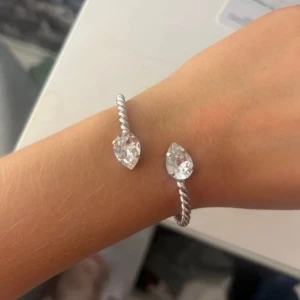 Caroline swedbom armband  - Fint armband från Caroline swedbom. Knappt använt, inga defekter, justerbart 🩷🩷