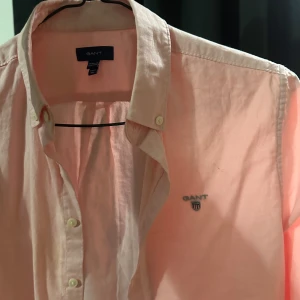  GANT skjorta   - Gant skjorta i storlek 164, passar mig som har storlek S använd endast 2 gånger 