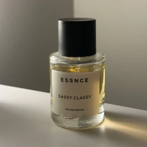 Essnce - Efterliknar YSL Libre, väldigt god doft! 