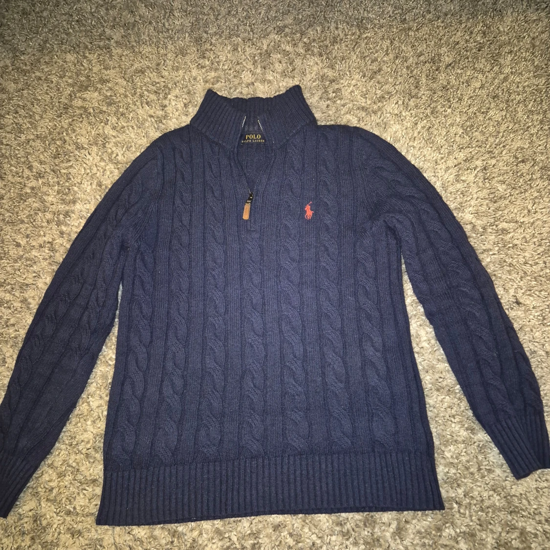 Mörkblå kabelstickad tröja från Polo Ralph Lauren