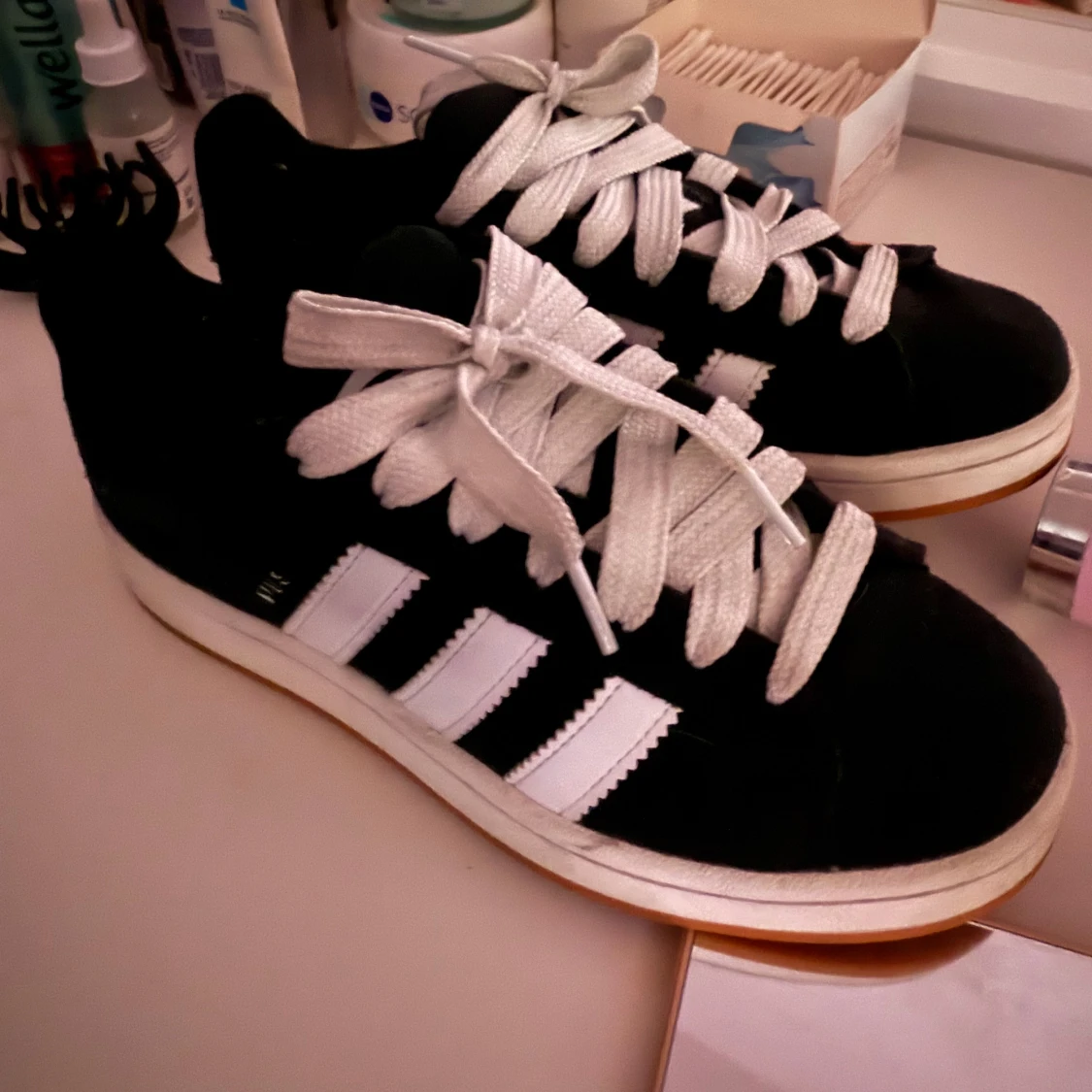 Svarta Adidas campus  - 1