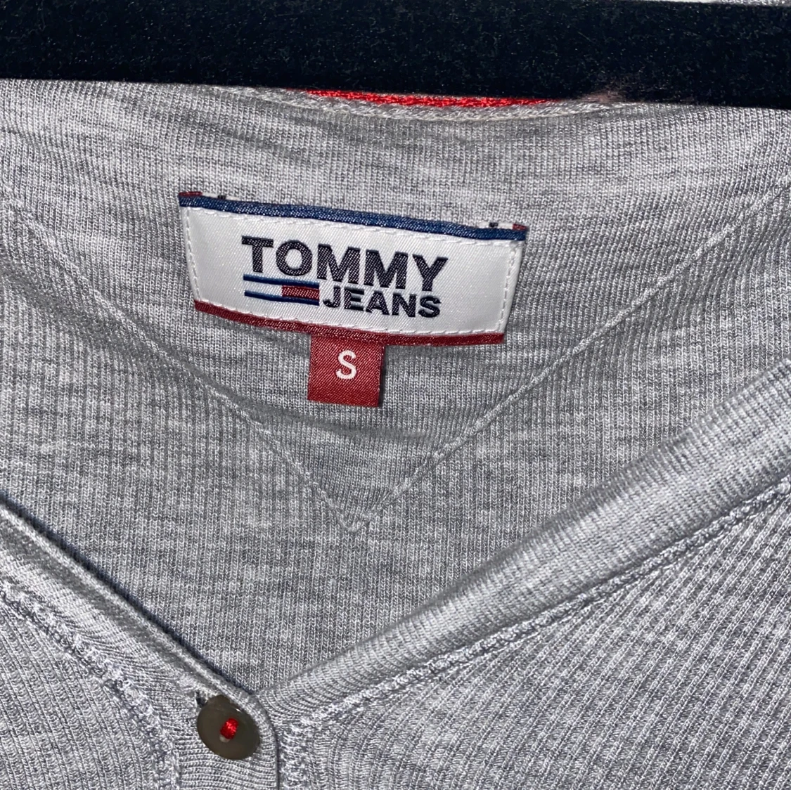 Grå långärmad topp från Tommy Jeans - 2
