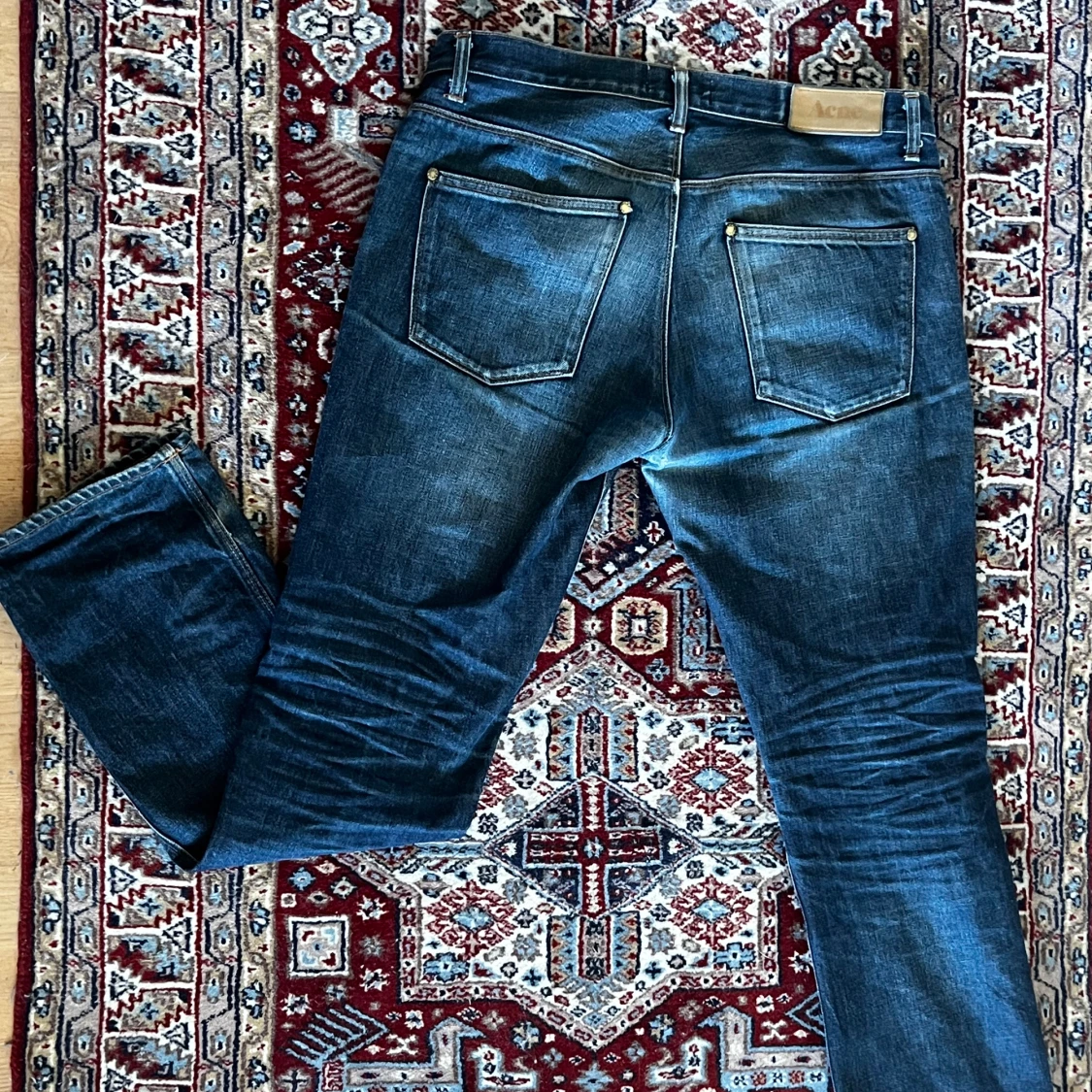 Mörkblå jeansbyxor från Acne - 1