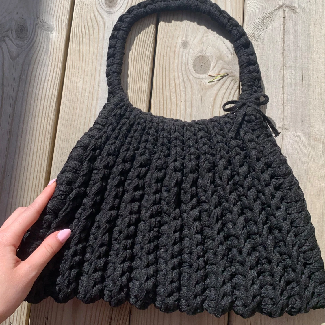 Svart virkad axelväska - 1