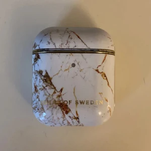 AirPods skal - AirPods skal från ideal of sweden. Passar gen 2