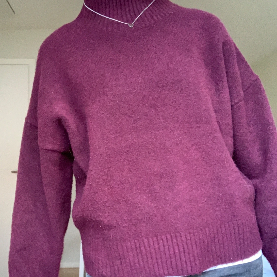 Vinröd stickad polotröja - 1