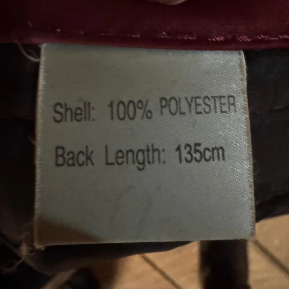 Vinrött fleece täcke från Equestrian Stockholm - 4