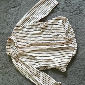 Tunn skjorta - Superfin tunn skjorta perfekt som solskydd på soliga sommardagar