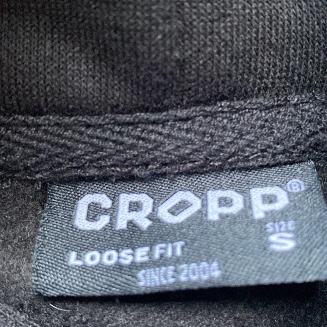 Svartvit hoodie från Cropp med Sicko-tryck - 2