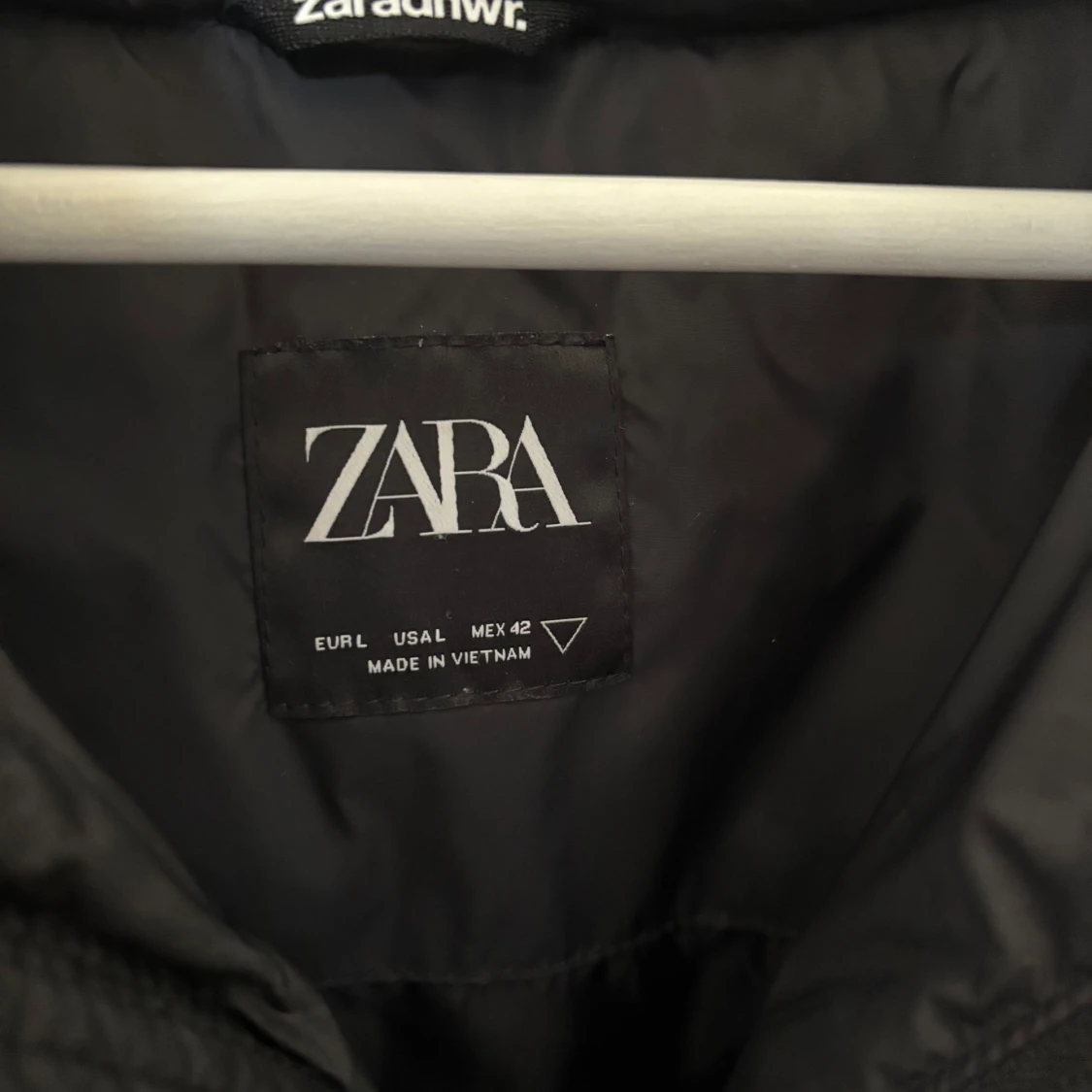 Svart dunväst från Zara - 2