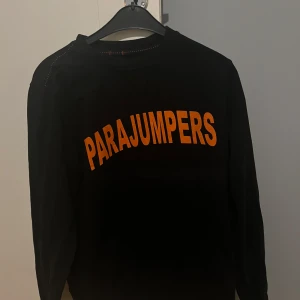 Parajumper tröja storlek xs/s  - Säljer min parajumper tröja för den är för stor för mig, pris 700kr skriv om ni har frågor