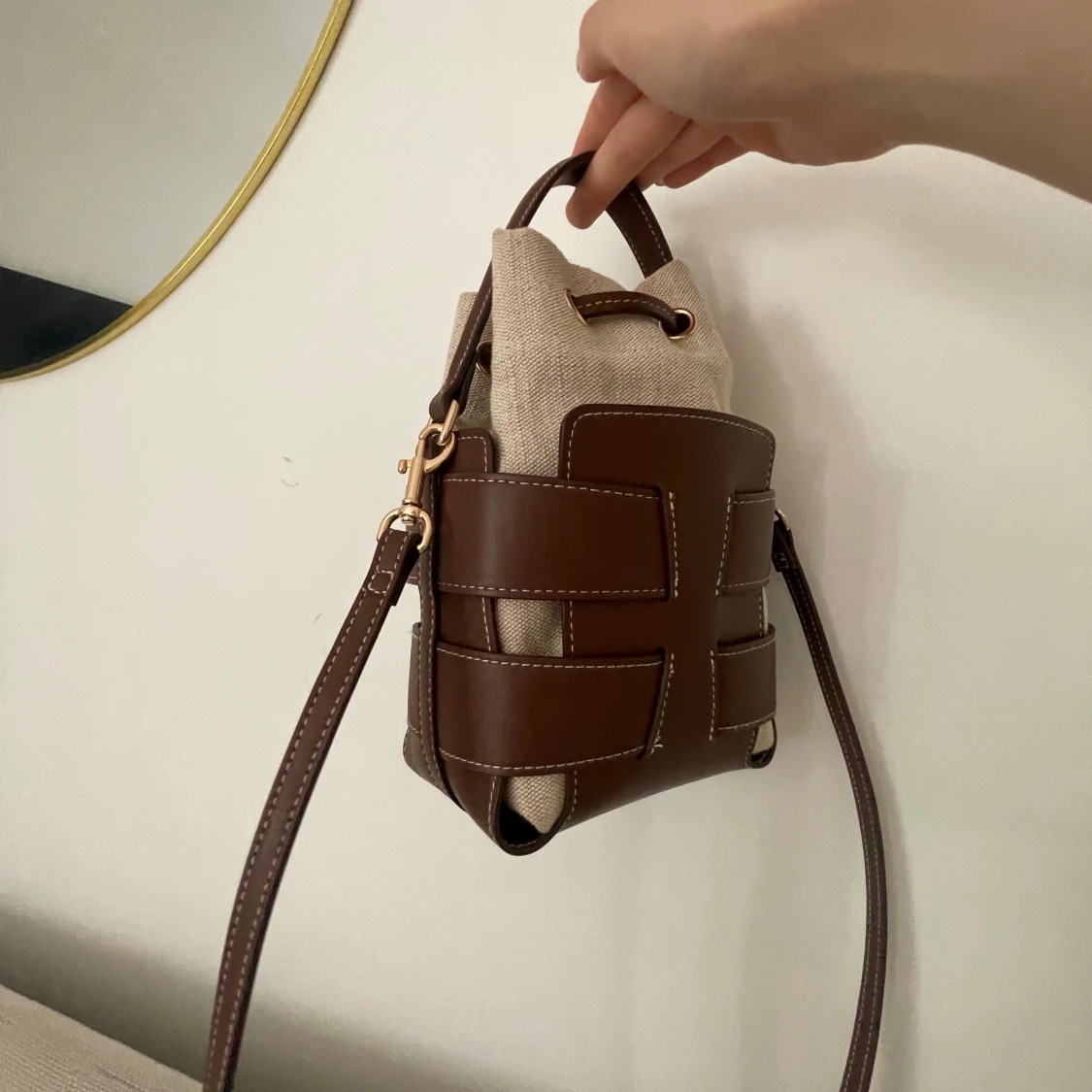 Brun / beige bucket bag med axelrem från H&M  - 2
