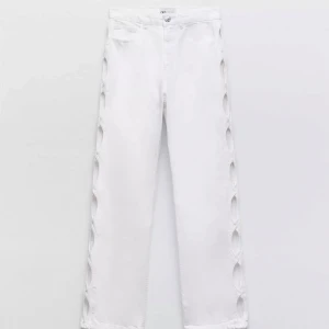 Zara Byxor med hål på sidorna - Jätte fina och jätte coola, tyvärr för små på mig