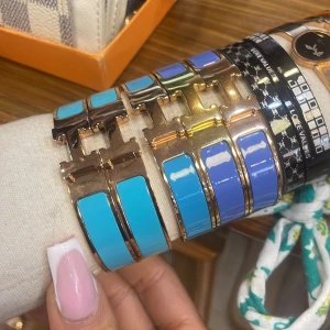 H armband - Stålfria armband guldplaterade