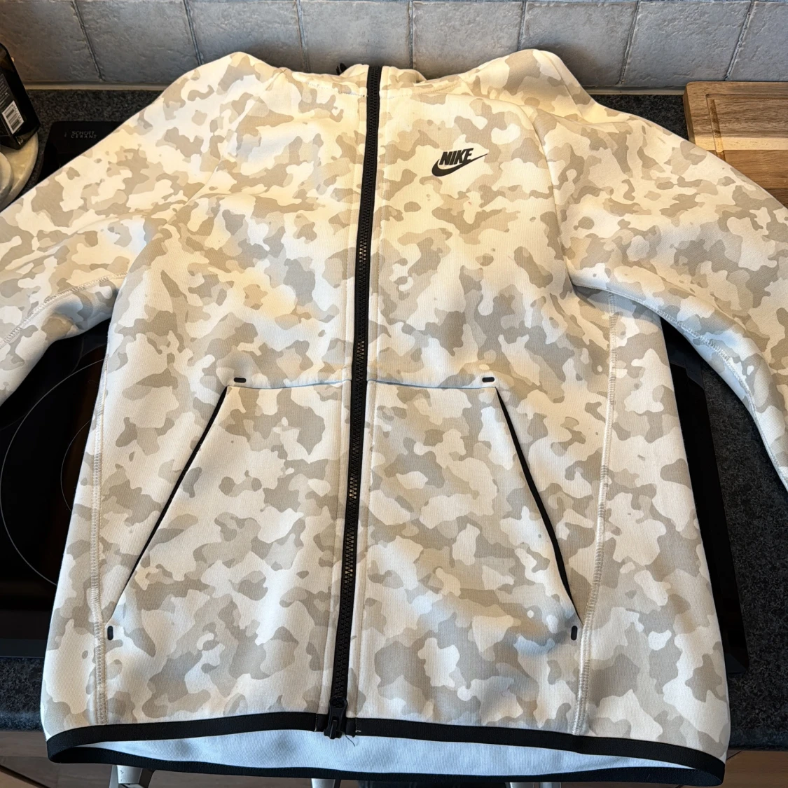 Nike camo vindjacka XS beige/vit