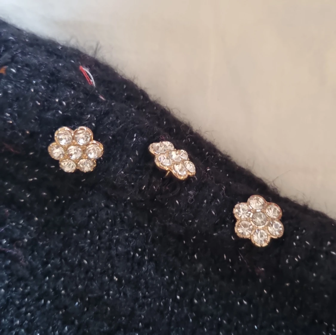 Svart glittrig stickad topp från Holly & Whyte - 3