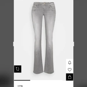 Grå bootcut jeans - Ltb jeans som inte kommer till användning längre. Nypris 800kr. Storlek 29/32 men brukar ha 28 eller 27 i midjan. Hör av er ifall ni vill ha egna bilder💞