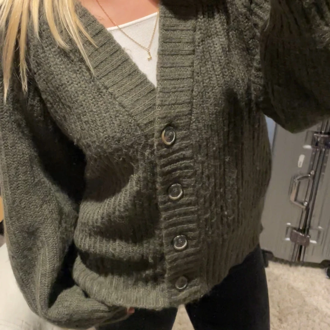Olivgrön stickad kofta - 2