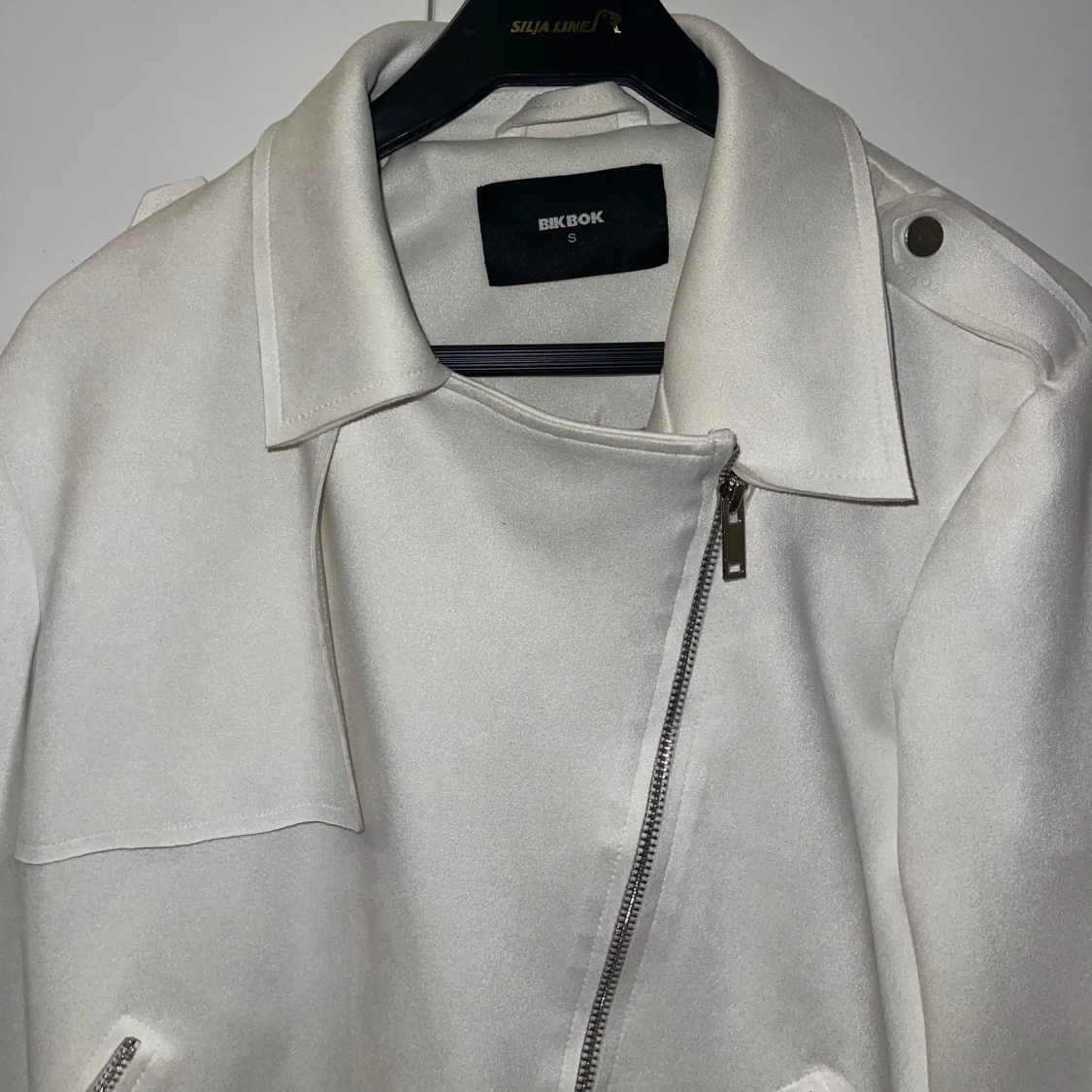 Vit jacka från Bik Bok - 2