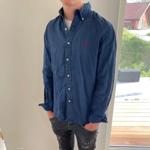 Polo Ralph lauren linneskjorta  - Säljer nu denna Polo Ralph lauren linneskjorta, skriv för fler bilder/frågor🙌🏼