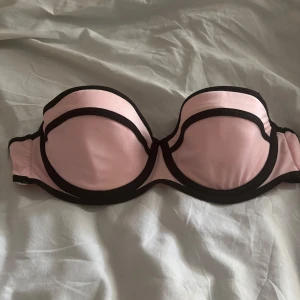 Tringl bikini - SUPERFIN tringl liknande bikiniöverdel, aldrig använd