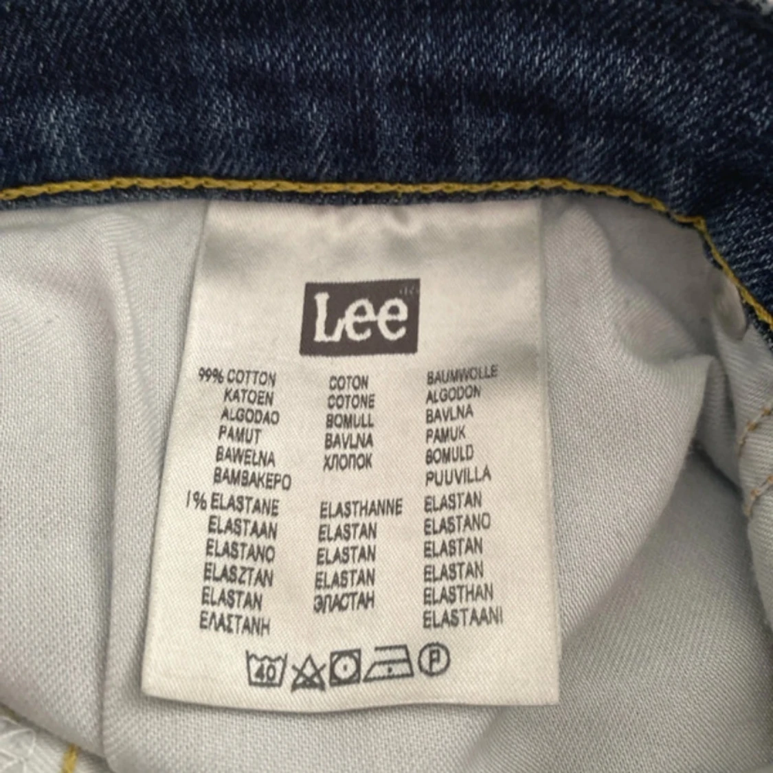 Blå slitna jeans från Lee - 4