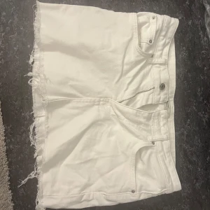 Vit lowwaist jeans kjol  - Kort kjol 