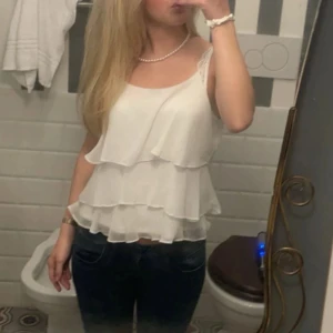 Volang topp - Superfin topp endast använd fåtal gånger, skriv vid frågor. Lånad bild💓