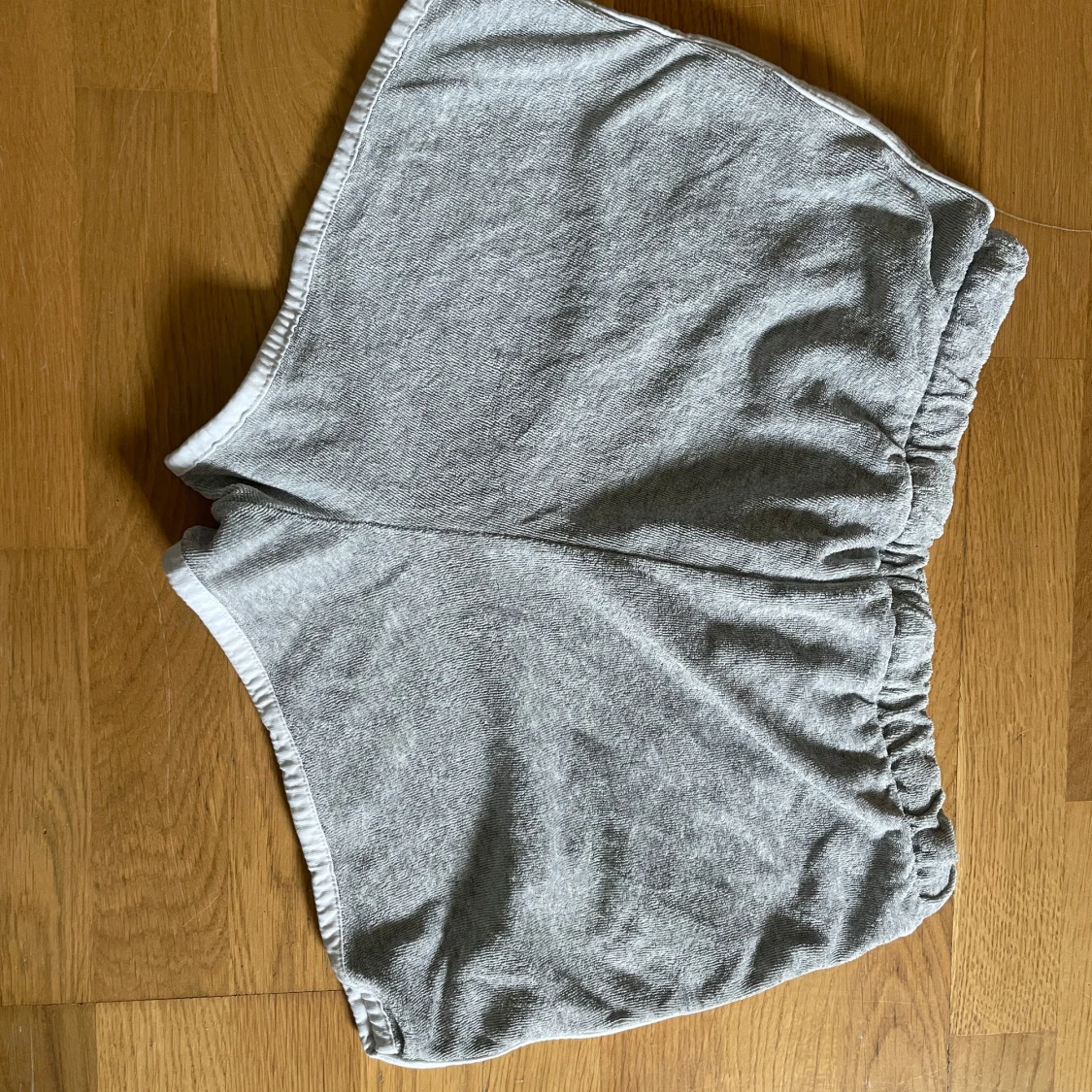 Grå mjuka shorts från Dreams - 1