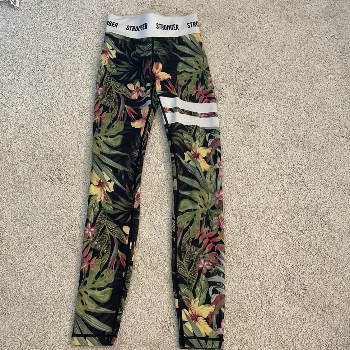 Blommiga leggings från Stronger XXS
