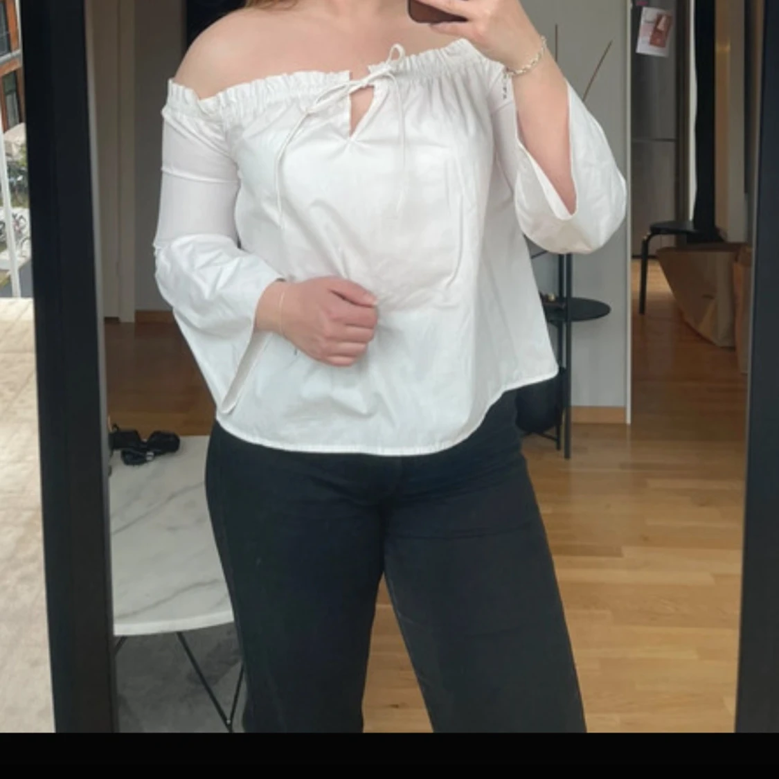 Vit offshoulder blus med knyt